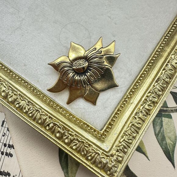 Vintage Brass LAURel BURCH Signed Lotus Flower Brooch Pin - Picture 3 of 6